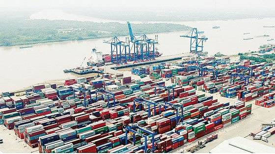Cảng Tân Cảng - Phú Hữu (quận 9) và 2 cảng gần kề hình thành một trung tâm logistics kết nối vùng kinh tế trọng điểm phía Nam