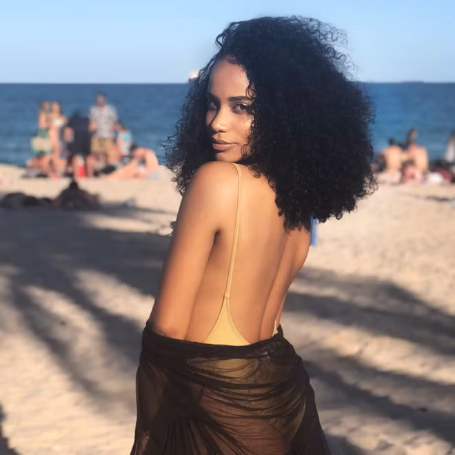 Nói về kế hoạch nếu đăng quang Miss World 2019, tân hoa hậu cho biết cô sẽ nỗ lực hết mình để trở thành một đại sứ xuất sắc với những hoạt động thiết thực và tiếp xúc với nhiều người trên khắp hành tinh mặc dù biết điều đó không hề dễ dàng. Người đẹp cũng dự định dành thời gian đón Giáng sinh cùng người thân. Mỹ nhân 9X cũng chia sẻ rằng mục tiêu và ước mơ của cô luôn xuất phát từ giá trị gia đình và luôn cố gắng giành những điều tốt nhất cho bố mẹ - ẢNH: INSTAGRAM NV