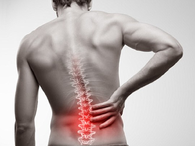 Người trên 40 tuổi cần tránh những động tác gây áp lực lớn lên cột sống để giảm nguy cơ chấn thương - Ảnh minh họa: Shutterstock