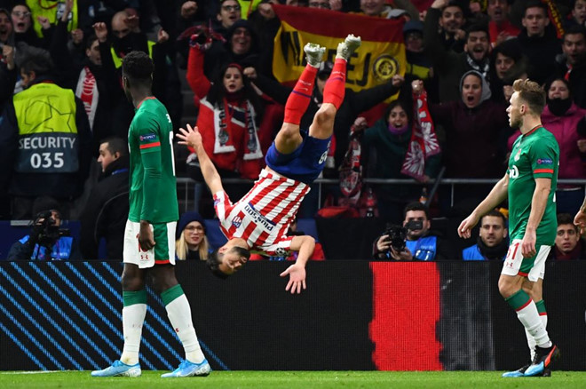 Felipe thực hiện pha ăn mừng bàn thắng ấn định chiến thắng cho Atletico Madrid để đoạt vé đi tiếp - Ảnh AFP Felipe thực hiện pha ăn mừng bàn thắng ấn định chiến thắng cho Atletico Madrid để đoạt vé đi tiếp - Ảnh AFP