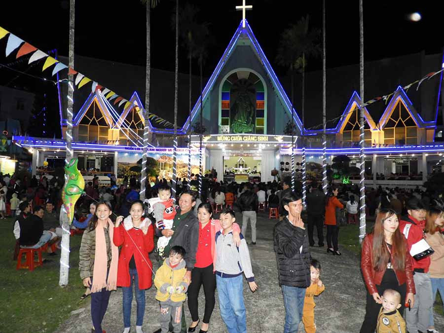 Không khí giáng sinh tại nhà thờ Thăng Thiên (TP. Pleiku). Ảnh: T.N