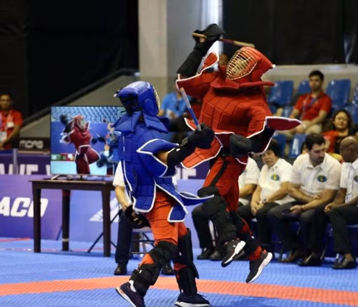 Vận động viên Việt Nam thi đấu môn võ gậy. Ảnh 24h.com