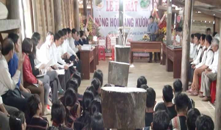 Quang cảnh lễ ra mắt Nông hội làng Kươk. Ảnh: An Phát