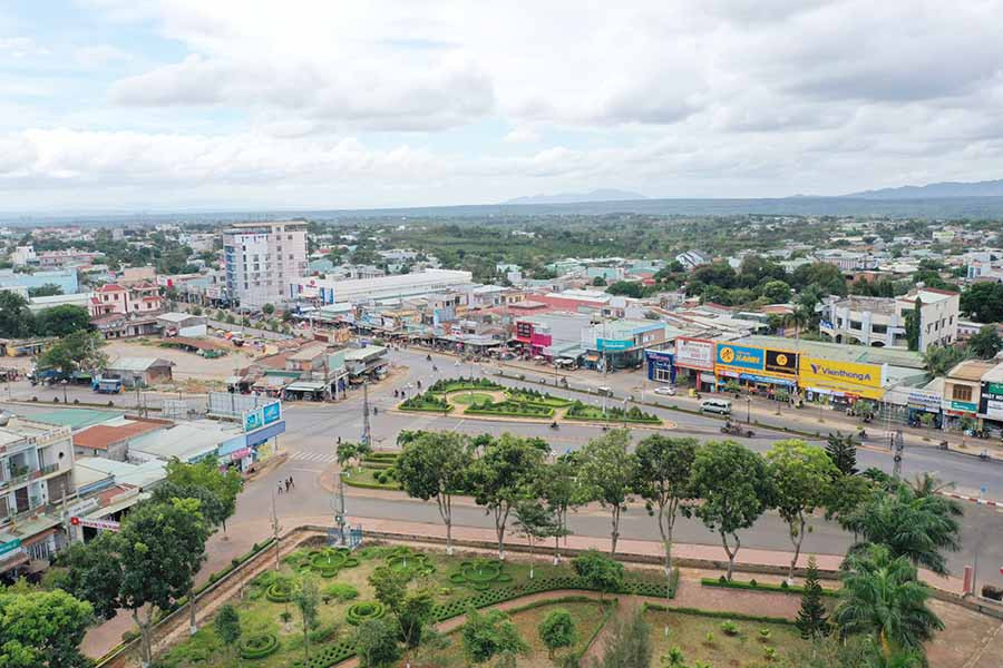 Huyện Chư Sê đã thực hiện tốt công tác đấu giá đất nên khoản thu tiền sử dụng đất đạt và vượt cao so với dự toán tỉnh giao. Ảnh: Q.T  Huyện Chư Sê đã thực hiện tốt công tác đấu giá đất nên khoản thu tiền sử dụng đất đạt và vượt cao so với dự toán tỉnh giao. Ảnh: Q.T