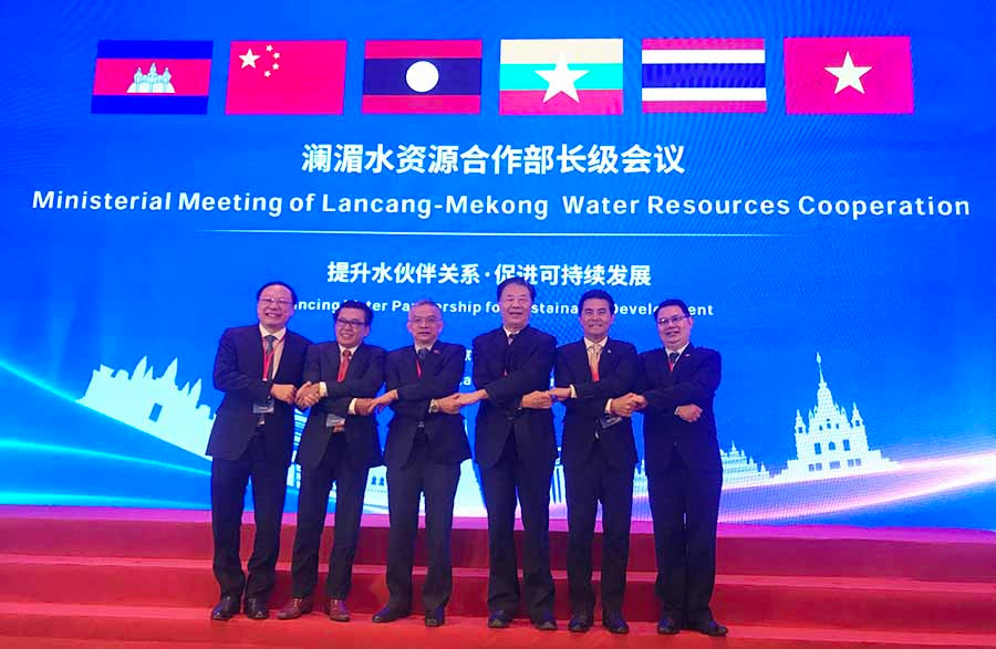 Đại diện các nước tham dự hội nghị. Đại diện các nước tham dự hội nghị.