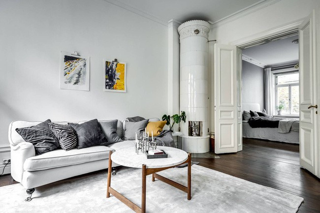 Phòng khách nối tiếp phòng ngủ có cửa ngăn cách riêng biệt. Phòng khách nối tiếp phòng ngủ có cửa ngăn cách riêng biệt.