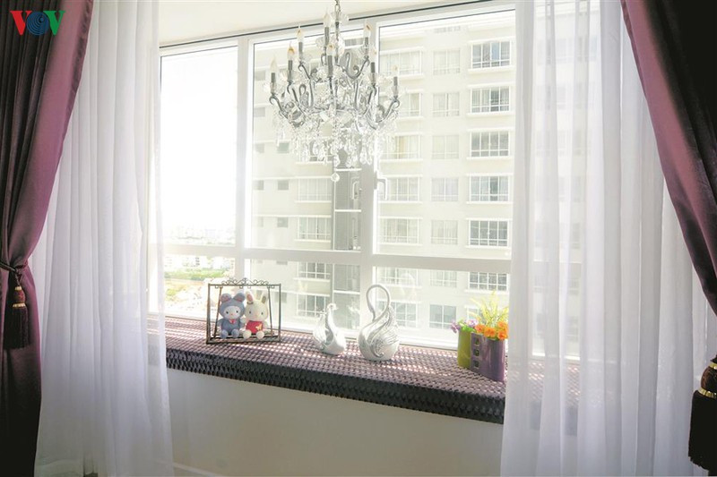 Những trang trí rất mềm mại trong từng góc nhà thể hiện rõ tính cách của gia chủ. Những trang trí rất mềm mại trong từng góc nhà thể hiện rõ tính cách của gia chủ.