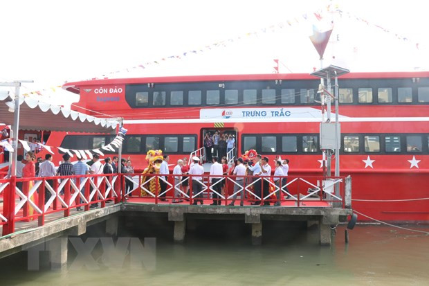 Các đại biểu tham quan tàu Côn Đảo EXPRESS 36. (Ảnh: Ngọc Thiện/TTXVN) Các đại biểu tham quan tàu Côn Đảo EXPRESS 36. (Ảnh: Ngọc Thiện/TTXVN)