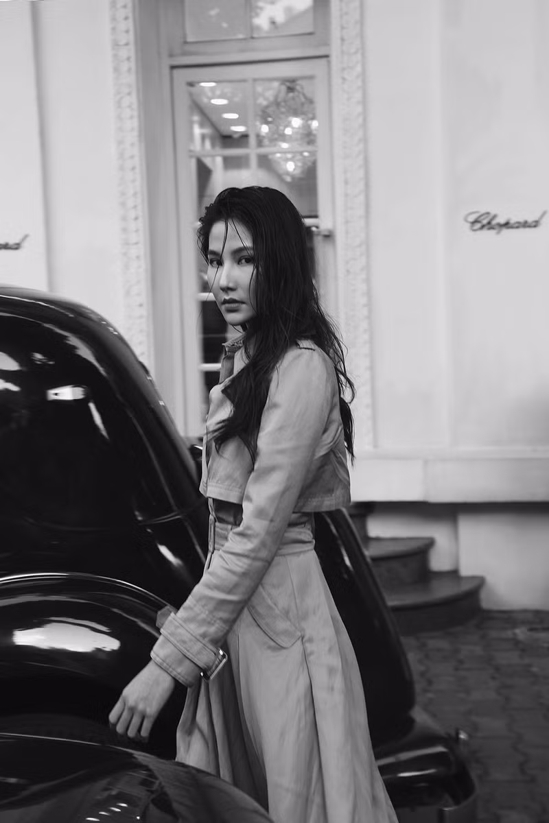 Từ tháng 7/2019, sau nhiều sóng gió gia đình bỗng dưng ập đến và những sự cố ngoài ý muốn, nữ diễn viên Diễm My 9X quyết định tạm xa mảnh đất Sài Gòn để ra Hà Nội đóng phim. 