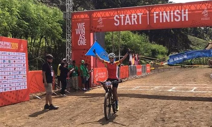 Vận động viên Đinh Thị Như Quỳnh giành huy chương vàng đầu tiên cho đoàn thể thao Việt Nam. Ảnh 24h.com