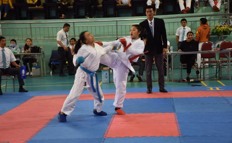 Các trận đấu diễn ra rất kịch tính. Ảnh: Hà Phương