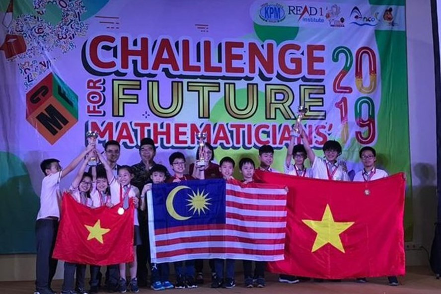 Lễ vinh danh các đội có thành tích cao tại cuộc thi Thử thách nhà toán học tương lai. Lễ vinh danh các đội có thành tích cao tại cuộc thi Thử thách nhà toán học tương lai.