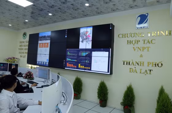  Trung tâm điều hành thông minh thành phố Đà Lạt đi vào hoạt động là một bước tiến mới, quan trọng trong thỏa thuận hợp tác giữa tỉnh Lâm Đồng và Tập đoàn VNPT.