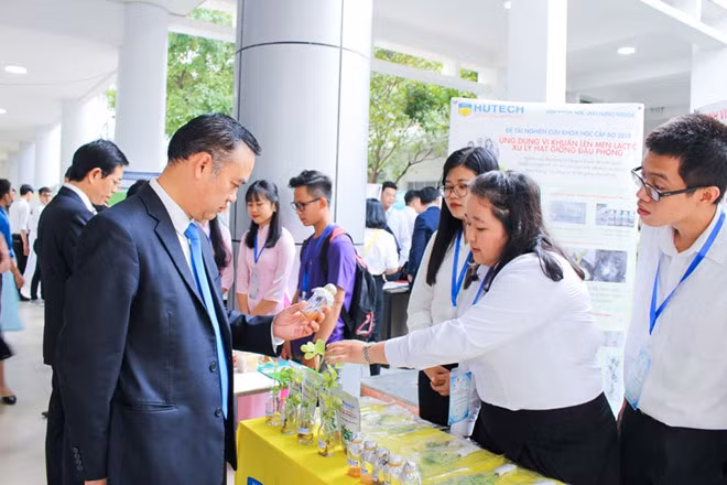 Nhóm tác giả giới thiệu về nghiên cứu