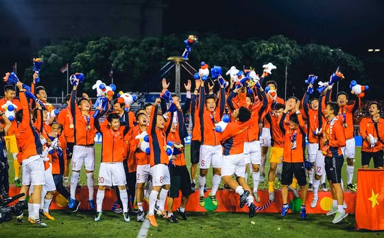 Giấc mơ vàng sau 60 năm đã thành hiện thực với U22 Việt Nam. Ảnh: Dũng Phương