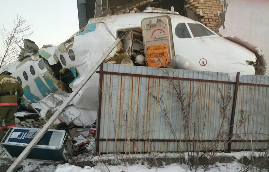 Hiện trường vụ rơi máy bay. (Nguồn: twitter.com/H_Aram)