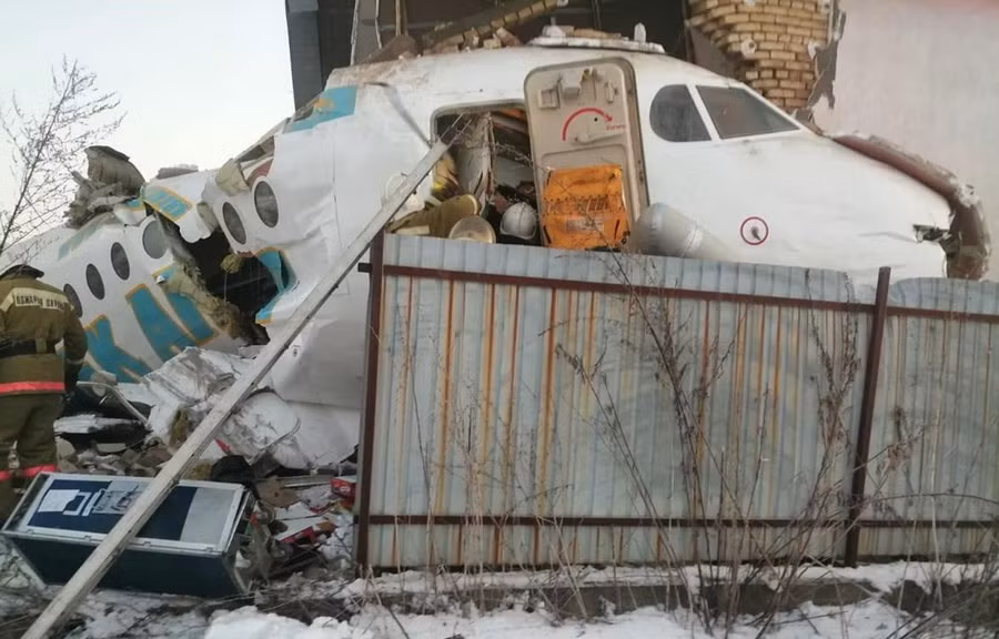 Hiện trường vụ rơi máy bay. (Nguồn: twitter.com/H_Aram)