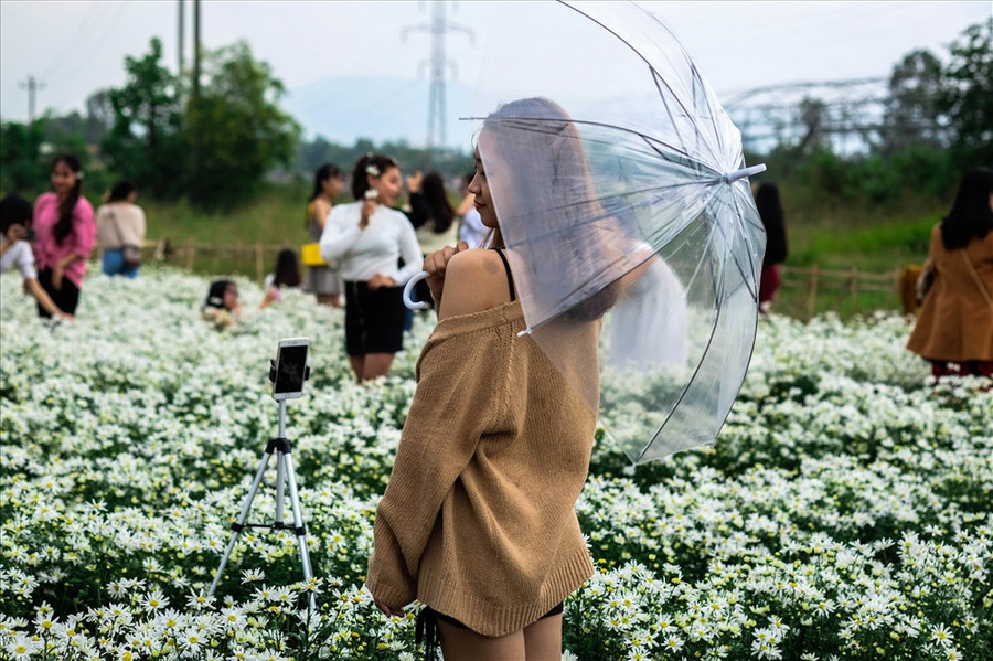 Các bạn trẻ tha hồ tạo dáng để lưu lại cho mình một bộ ảnh đẹp. Các bạn trẻ tha hồ tạo dáng để lưu lại cho mình một bộ ảnh đẹp.