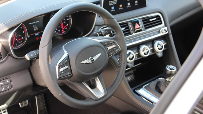 Genesis G70 - dòng xe sang trong phân khúc hiếm hoi có lựa chọn hộp số sàn