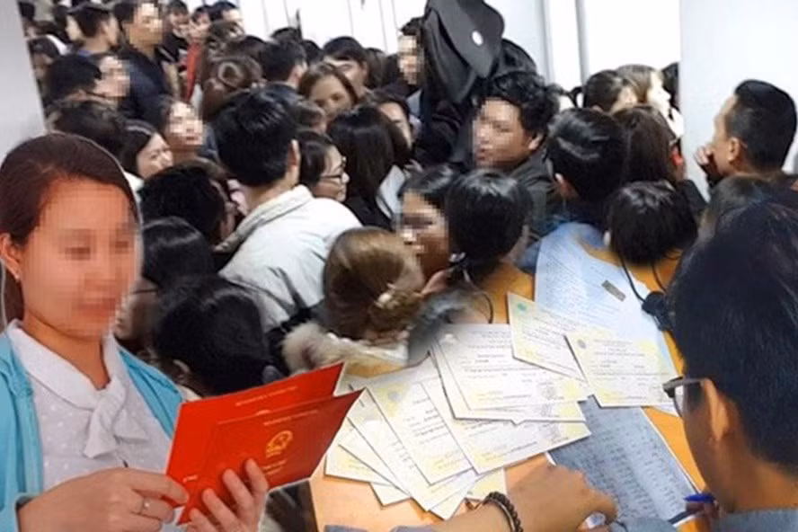 Năm 2019, những bất cập về quy định chứng chỉ ngoại ngữ với giáo viên nhận được sự quan tâm của dư luận. Ảnh: Nhóm PV