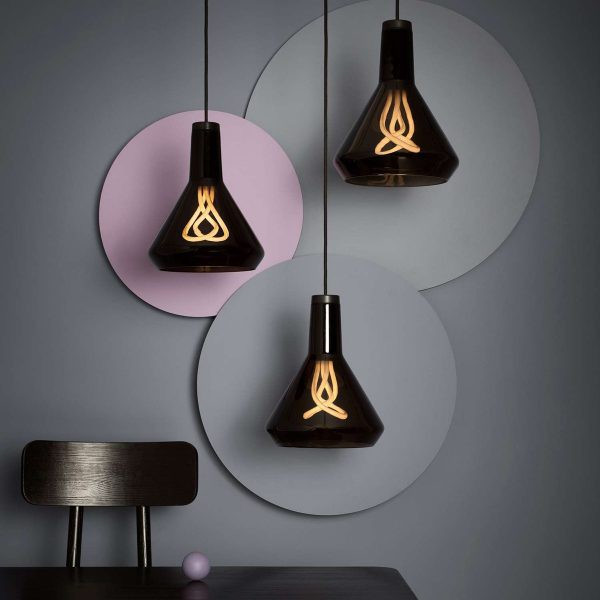 Đèn trong phòng ngủ thường không cần quá sáng, nhất là các loại đèn ngủ, mà yếu tố sáng tạo thường được chú trọng hơn cả. Đèn trong phòng ngủ thường không cần quá sáng, nhất là các loại đèn ngủ, mà yếu tố sáng tạo thường được chú trọng hơn cả.