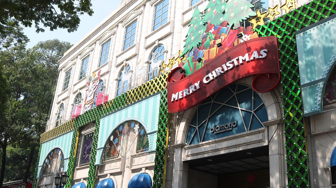 Hiện tại, phố đi bộ chưa trang hoàng nhiều vì có lịch trình sự kiện đại nhạc hội.