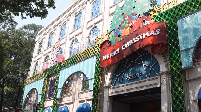 Hiện tại, phố đi bộ chưa trang hoàng nhiều vì có lịch trình sự kiện đại nhạc hội.