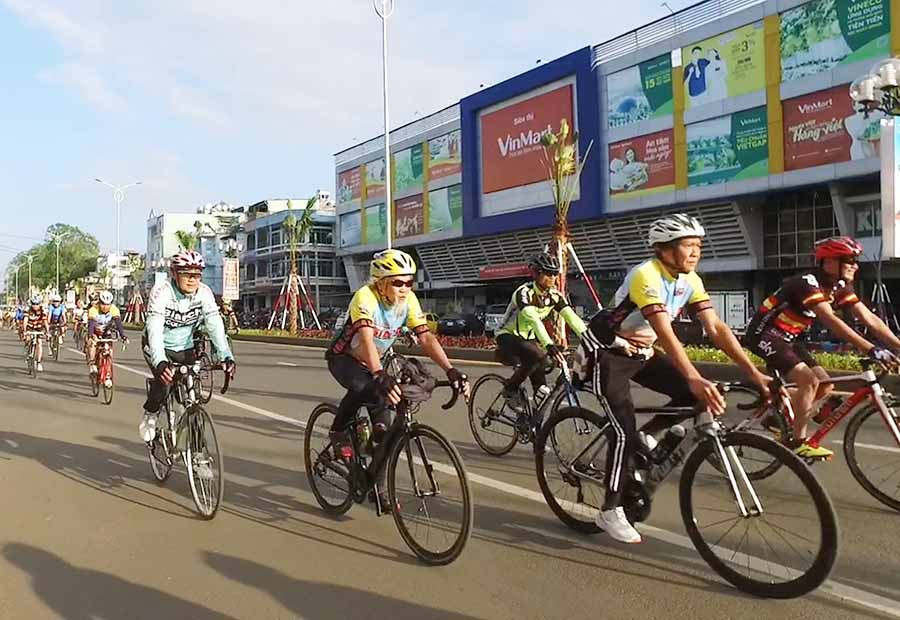  Các thành viên CLB xe đạp thể thao Gia Lai trong một buổi tập. Ảnh: H.P