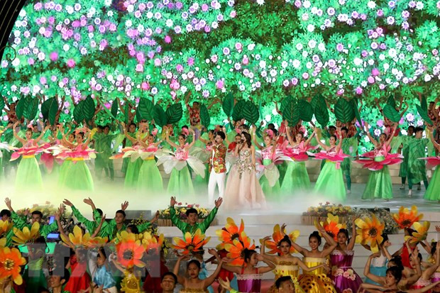  Các tiết mục nghệ thuật đặc sắc trong đêm khai mạc lễ hội. (Ảnh: Nhật Anh/TTXVN)
