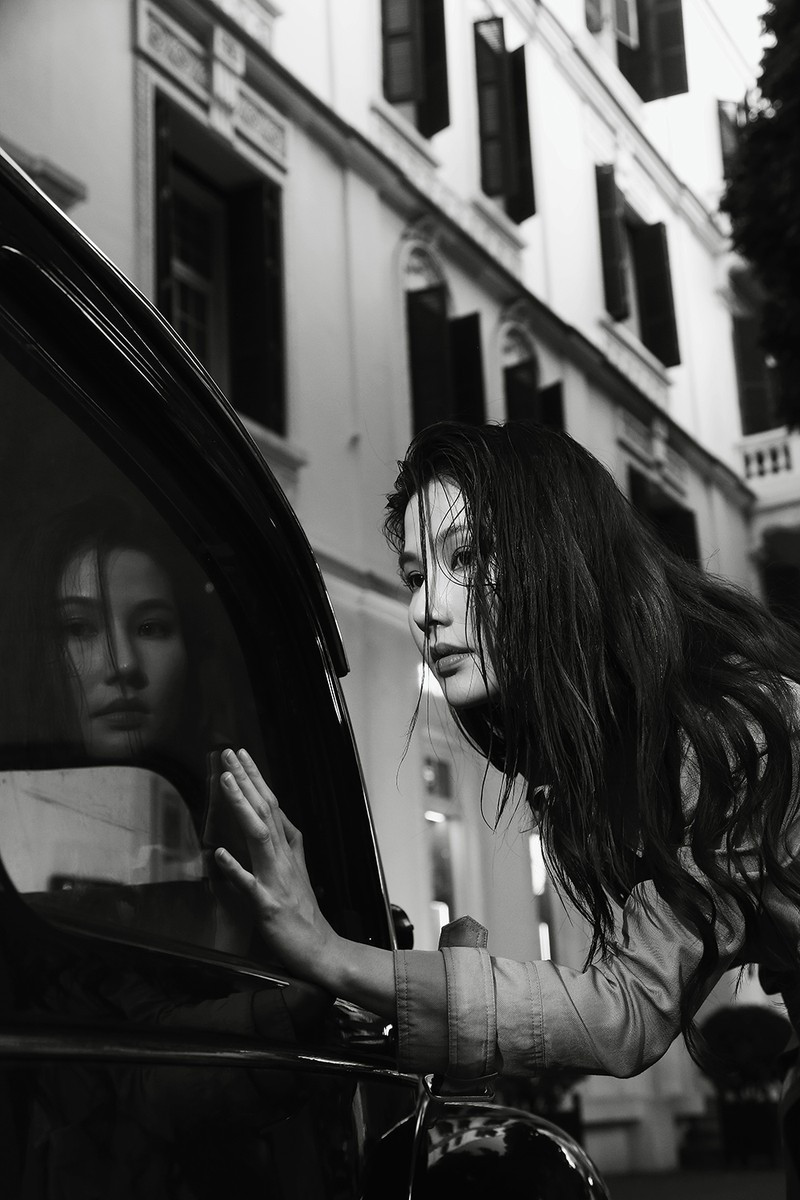 Cuộc sống bình thường của cô một ngày là sáng thức dậy tập nhẹ nhàng, ăn sáng lành mạnh theo thực đơn ít tinh bột, nhiều rau củ, sau đó cùng lái xe và trợ lý ra phim trường.