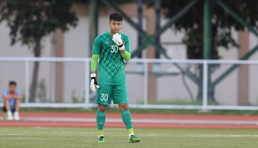 Văn Toản vẫn có nhiều cơ hội được bắt chính. Ảnh: D.P