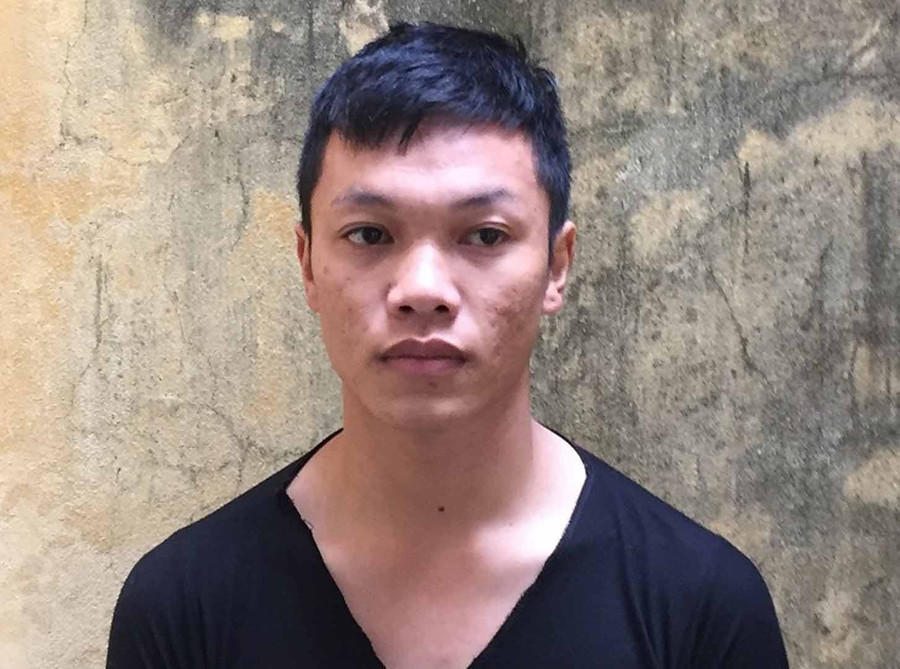 Đối tượng Trần Văn Sỹ tại cơ quan công an. Ảnh: Hà Phương