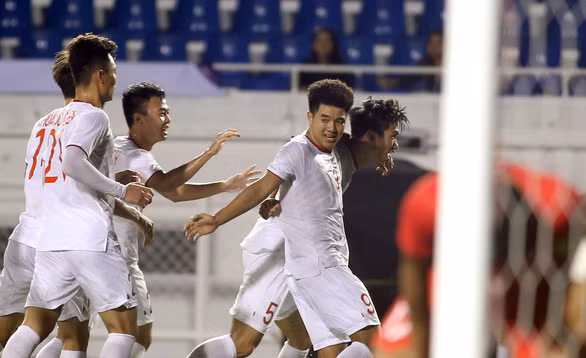 Hà Đức Chinh ăn mừng bàn thắng vào lưới U22 Singapore - Ảnh: N.K