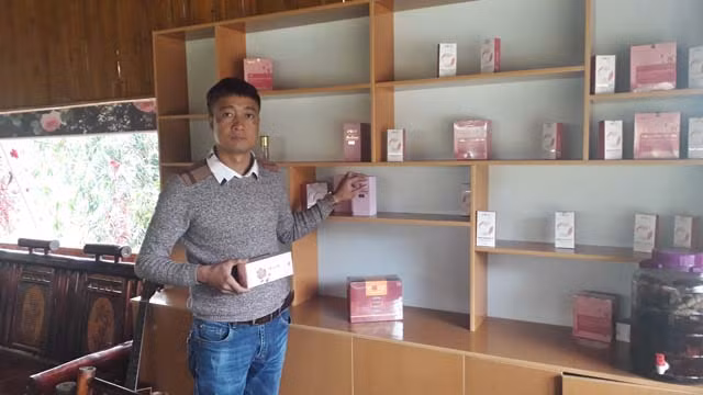 Những sản phẩm được chiết xuất từ cánh hoa hồng của gia đình anh Hoàn đang bán chạy trên thị trường hiện nay