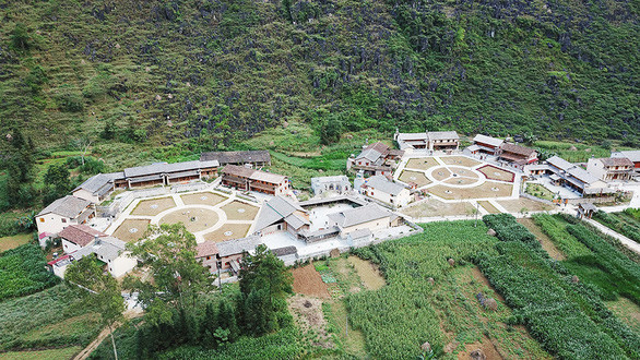 Làng Pả Vi Hạ nhìn từ flycam - Ảnh: Ngọc Quang