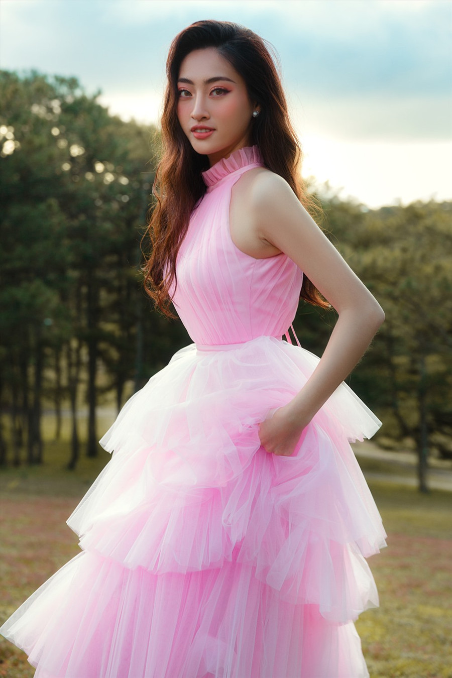  Bên cạnh đó, Lương Thuỳ Linh cũng bày tỏ sự tiếc nuối ở phần thi “Head to head” vì bản thân đã cố gắng thể hiện tốt nhất nhưng vẫn gửi lời chúc mừng đến đại diện Uganda sau đó. Ảnh: Nguyễn Trường Sơn.