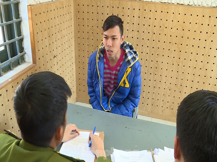 Đoàn Lê Trí Viễn, nhân viên ngân hàng BIDV bán thông tin doanh nghiệp cho nhóm lừa đảo bị tại cơ quan công an. Ảnh: Công an tỉnh Phú Thọ cung cấp.