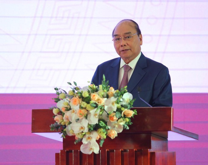 Thủ tướng Nguyễn Xuân Phúc cho biết Thường trực Chính phủ gửi tặng mỗi nữ cầu thủ 100 triệu đồng - Ngô Nhung