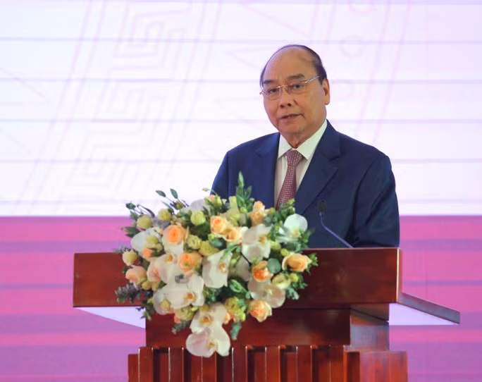 Thủ tướng Nguyễn Xuân Phúc cho biết Thường trực Chính phủ gửi tặng mỗi nữ cầu thủ 100 triệu đồng - Ngô Nhung