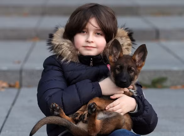  Laurent cùng với chú cún của mình - Ảnh: Reuters