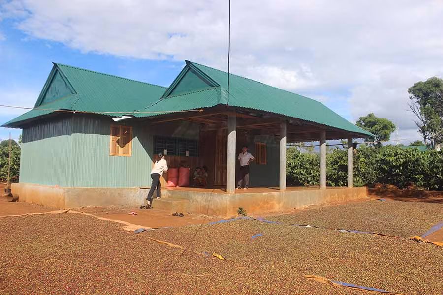  Nhờ được vay vốn ngân hàng, gia đình anh Rơ Chăm Hek (làng Kép 2, xã Ia Mơ Nông) đã làm được căn nhà khang trang. Ảnh: S.C