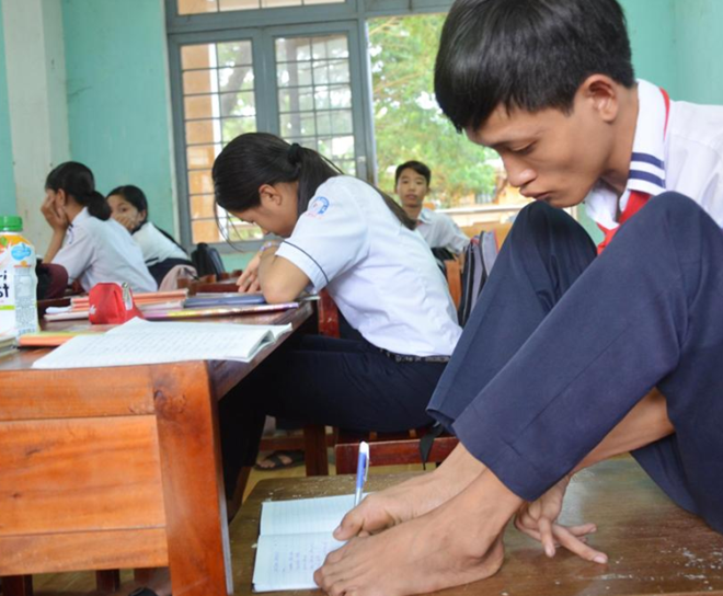 Nguyễn Tấn Sang trong giờ học tại trường - Ảnh: P.Lý