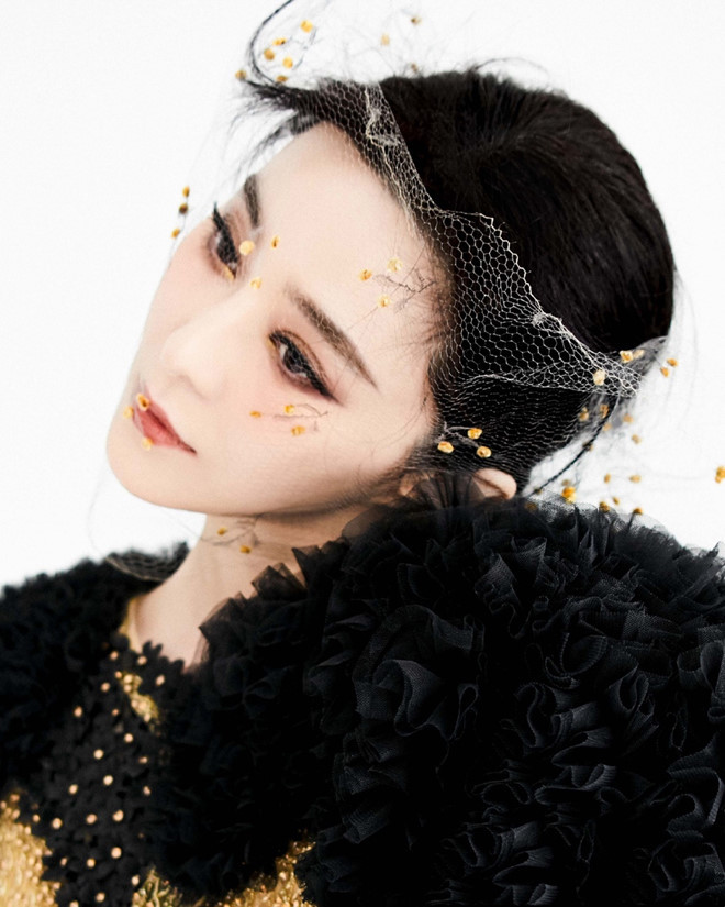 Loạt biến cố từ sự nghiệp đến tình cảm không làm mất đi vẻ kiêu sa, xinh đẹp và thần thái ngút ngàn của mỹ nhân họ Phạm - ẢNH: HARPER'S BAZAAR