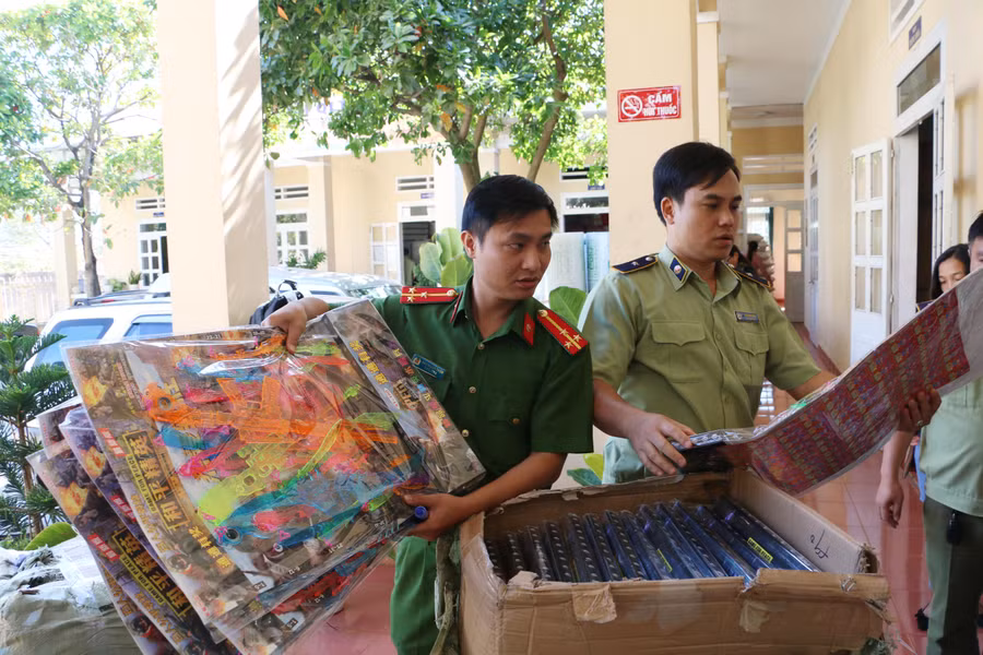 Lực lượng chức năng kiểm tra nguồn gốc hàng hóa