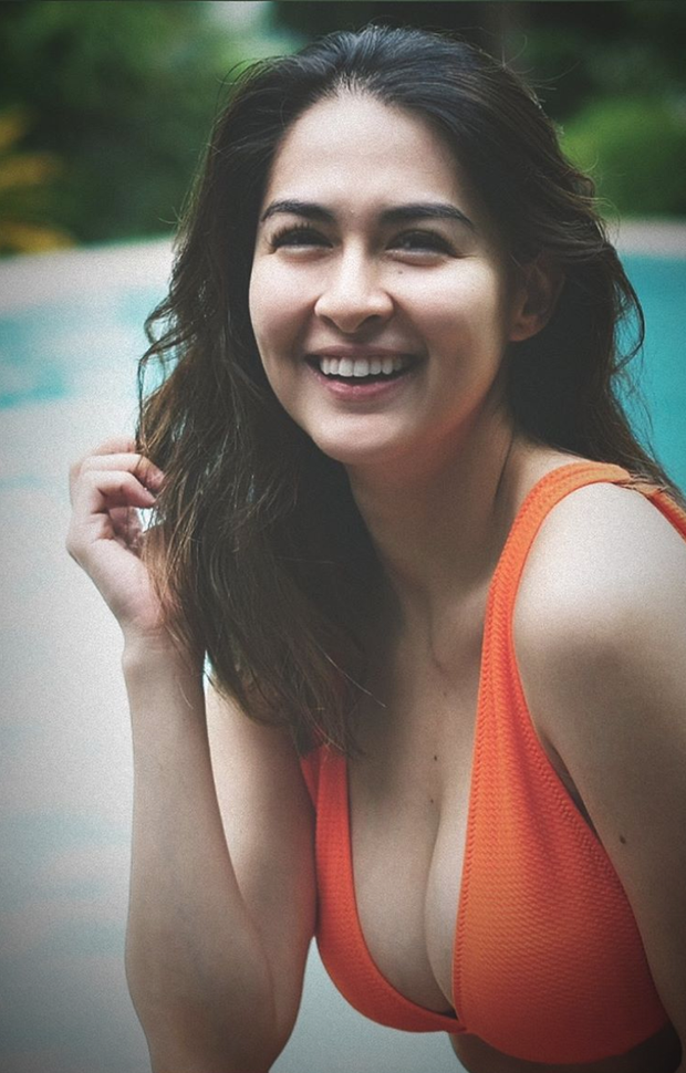 Trước đó, “mỹ nhân đẹp nhất Philippines” từng đăng tải loạt ảnh diện bikini khoe thân hình quyến rũ sau khi sinh con con trai thứ 2 được vài tháng.