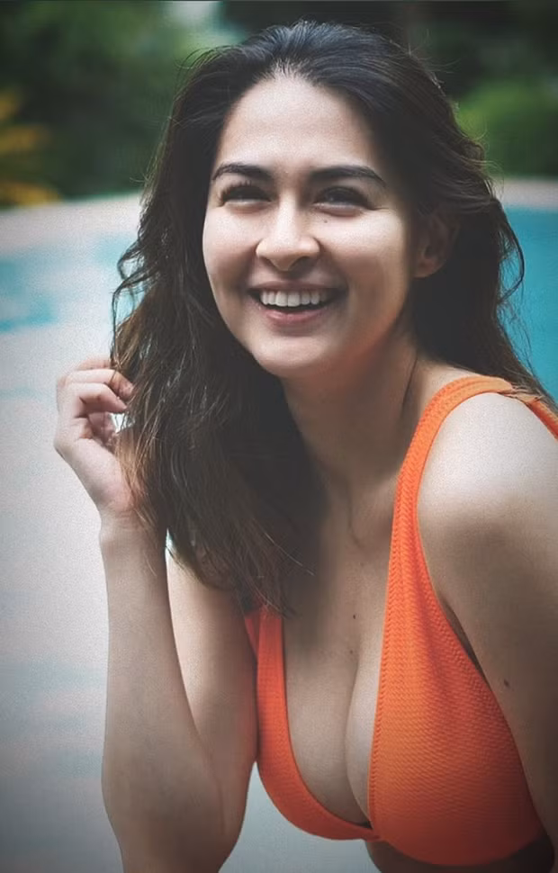  Trước đó, “mỹ nhân đẹp nhất Philippines” từng đăng tải loạt ảnh diện bikini khoe thân hình quyến rũ sau khi sinh con con trai thứ 2 được vài tháng.