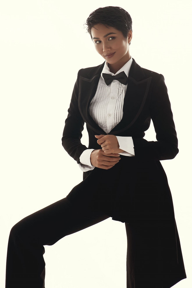 H'Hen Niê gây ấn tượng với phong cách thời trang lịch lãm - Ảnh: Milor Trần H'Hen Niê gây ấn tượng với phong cách thời trang lịch lãm - Ảnh: Milor Trần