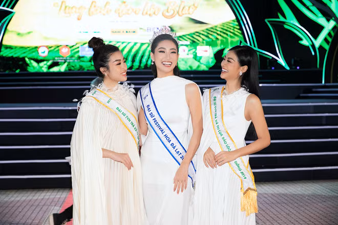  Bộ ba chị em Lương Thùy Linh, Đỗ Mỹ Linh, Kiều Loan tích cực chạy show cuối năm - Ảnh: Kiếng Cận