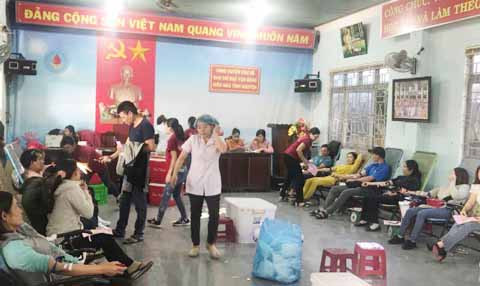 Quang cảnh buổi hiến máu tình nguyện. Ảnh: Hồng Ngọc