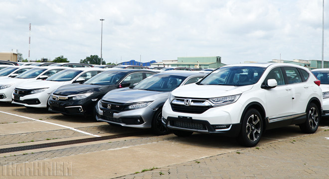 So với tháng 10.2019 lượng ô tô nhập khẩu vào VN tháng 11.2019 giảm khoảng 30% - Ảnh: Đình Tuyên